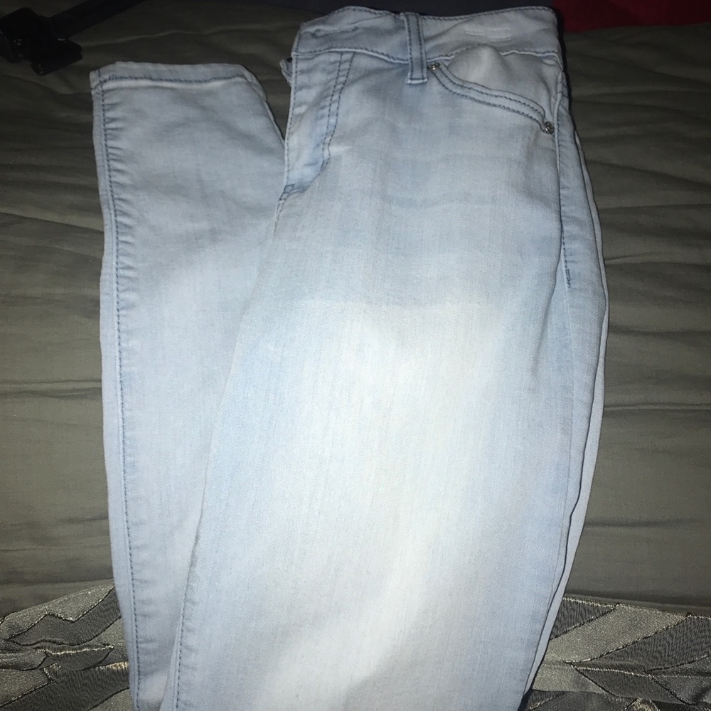 light wash skinny jeans